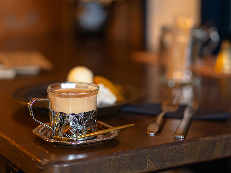 久慈市NANAMARUNI COFFEEのハニールイボスミルクティー