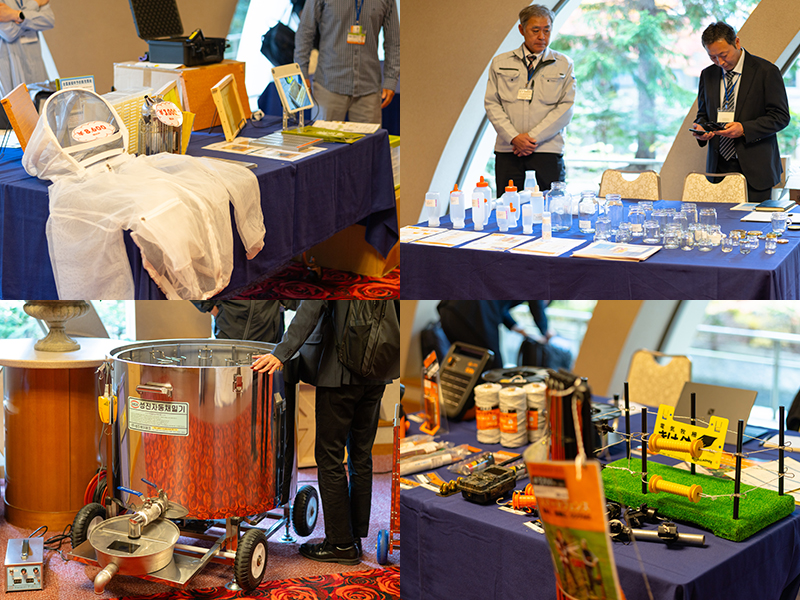 日本養蜂協会東北ブロック大会で展示された養蜂器具やメーカーのブース(採蜜機、防護服、資材など)