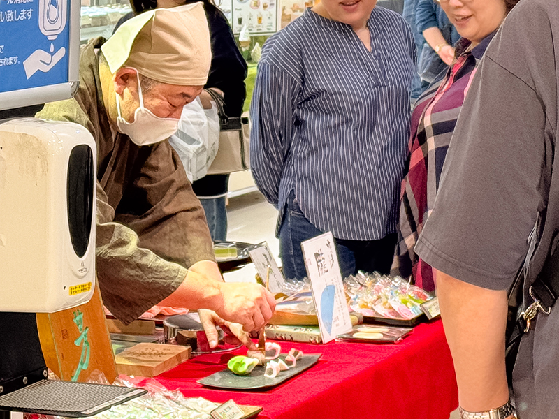 造り菓子 竹芳による練り切りの実演販売
